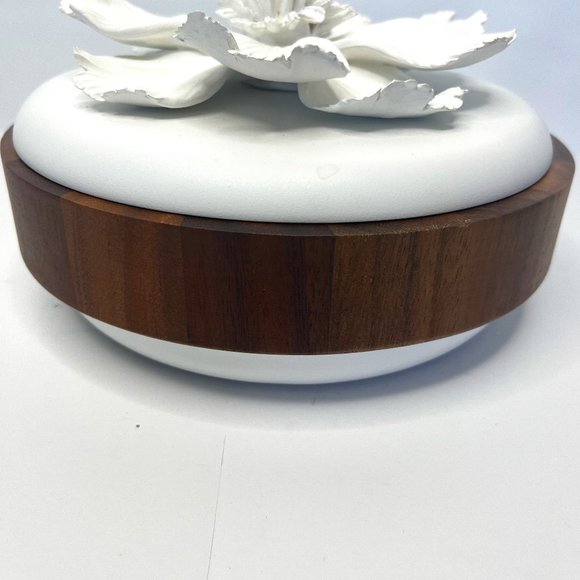 White Porcelain Magnolia Flower 3 D Wood Circular Box Keepsake Trinket Jewelry B - Picture 3 of 14